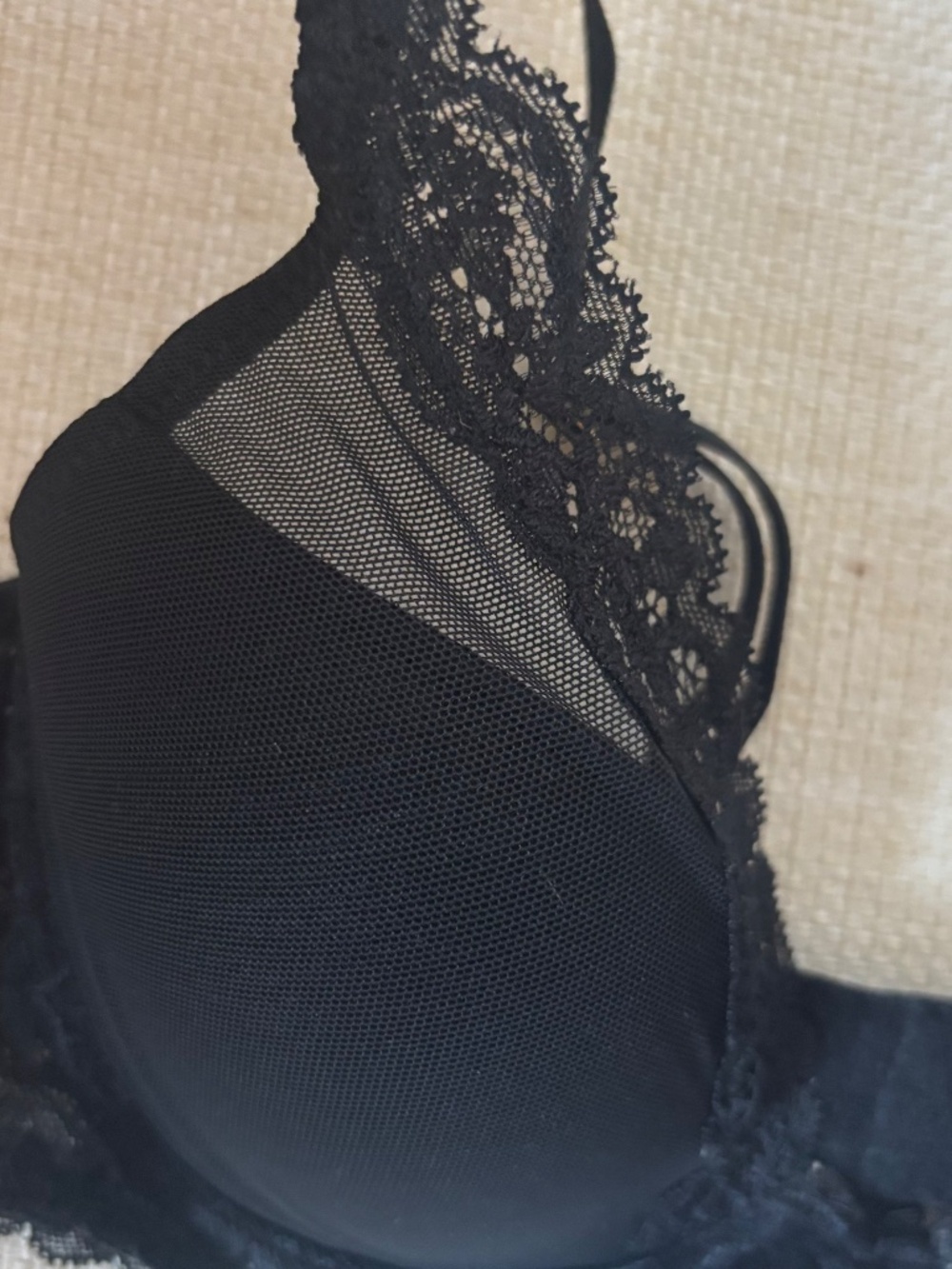 EUC Natori Feathers Plunge T shirt Bra Black 34A lace smooth sexy - Picture 7 of 9